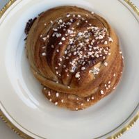 Vegan cinammon bun at Bageri Leve in Malmo