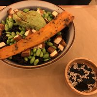 Bowl com tofu e favas at Riz Riz - Marais in Paris