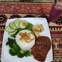 Dinner with "meat" and vegetables at Phong Nha Vegan in Phong Nha