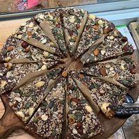 Choco-dadeltaart, geen suiker toegevoegd, glutenvrij, vegan at De Bionier in West-terschelling