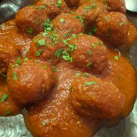 Mandonguilles amb salsa de tomàquet at Raices in Granada