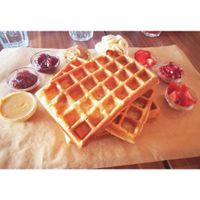 Sweet vegan brunch (+1 extra waffle) at Cafe Waffle in Prague