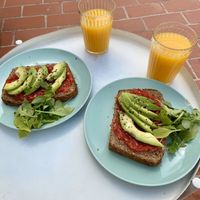 Avocado toast and orange juice 🌱 at Dulces Dreams in Malaga