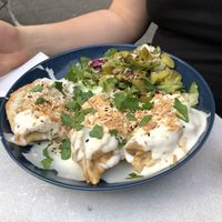 Manti Dumplings — Gedämpfte Teigtaschen gefüllt mit gegrillten Auberginen und Zucchini, Kartoffeln und Linsen. Anbei mit saurer Creme und Eingelegtem, geschwenkt in der Pfanne. at Kuschlowski in Berlin