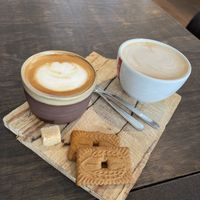 Haver flat white en chai latte   at B-Nut Brasschaat in Brasschaat