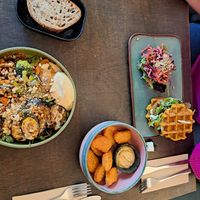 Spinach wurger, no chicken nuggets and quinoa salad at B-Nut Brasschaat in Brasschaat