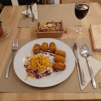 Dos tipos de croquetas, de setas y de zanahoria/almendra, todos con el mismo sabor. at Bar Ecologico Gaia in Sevilla