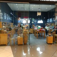 Yep at LUSH - Suntec City Mall in Central Singapore