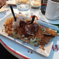 Green day, insanely good - you can customize it and order extra ice cream on top 🤤🤤🤤 at Vacanze Romane in Santander