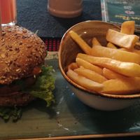 Burger and chips at Peter Pane - Invalidenstr in Berlin
