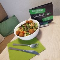 Ein kleiner Schnibbel reicht vollkommen aus für ein Mittagessen. Die Falafelbällchen haben meinen Salat übrigens 1,50 Euro teurer gemacht! at Schnibbel Grün in Unna