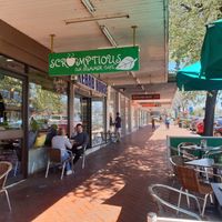 Outdoor seating and entry from the main street at Scrumptious on Summer in Orange