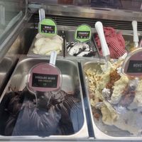 Some vegan choices at Yummy Helados in Malaga