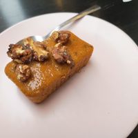 Vegan carrot cake at Yummy Helados in Malaga