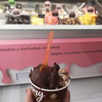 So many flavors to choose 😍 at Yummy Helados in Malaga