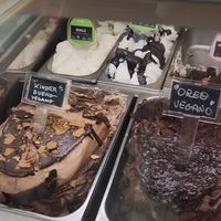 Vainilla, Stracciatela, Vainilla y Brownie, "Kinder" Bueno, Oreo at Yummy Helados in Malaga