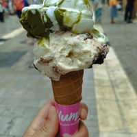 Crema de pistachos y vainilla con brownie at Yummy Helados in Malaga