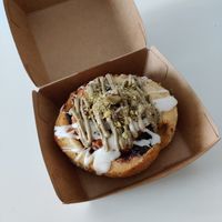 Cinnamon roll with pistachio at Yummy Helados in Malaga