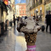 vegan kinder bueno gelato, vegan cone as well  at Yummy Helados in Malaga