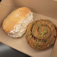 Cream puff and pistachio cinnamon bunn  at Yummy Helados in Malaga