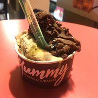 Snickers and chocolate.  at Yummy Helados in Malaga