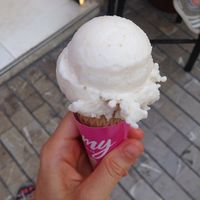 Pear and ginger small ice cream at Yummy Helados in Malaga