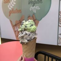 almendra crunch and menta chocolate  at Yummy Helados in Malaga