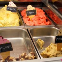 Pistachio, Snickers, Strawberry and Mango flavours.  at Yummy Helados in Malaga