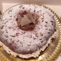 Roscón de reyes vegano at Plan Bakery Cafe in Tenerife