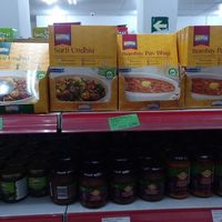 Vegan indian meals at Cosmo Cash & Carry in Madrid