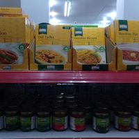 Vegan indian meals at Cosmo Cash & Carry in Madrid