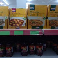 Vegan indian meals at Cosmo Cash & Carry in Madrid