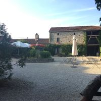 Stunning courtyard at Le Caillau in Vire-sur-lot