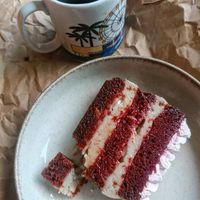 Bolo red velvet com creamcheese vegano e lemoncurd. at Bistro Vegano in Niteroi
