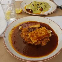 Rollitos de berenjena rellenos de carne vegetal en salasa bechamel (v) + tofu asado en salsa de vino (v) at El Vergel in Madrid