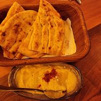 Gratis starter: hummus with pita at Saltanat Fish & Kebab House in Istanbul