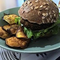 Burger and potato chips from December 2019 at I Love Bio - La Vie in Porto