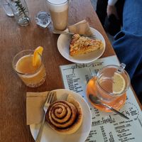 Punsch, Zimtschnecke und Mandarinenkuchen at Cafe Willi in Tubingen