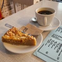 Apfelmus-Tarte und Americano at Cafe Willi in Tubingen