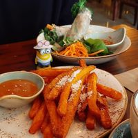 Süßkartoffel-Sticks und Sommerrolle at Vietal-Kitchen in Hannover