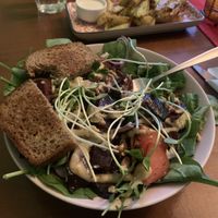 Sałatka z buraków - mnóstwo zieleniny  at Bez Lukru in Wroclaw