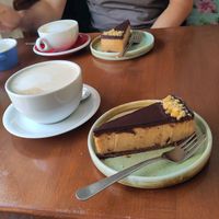 Snickers Cake, Chai Latte and Cappuccino at Bez Lukru in Wroclaw