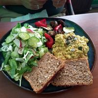 Scrambled tofu at Bez Lukru in Wroclaw