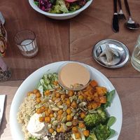 Green protein bowl & Kimchi bowl 😍 at SLA - Catharijne in Utrecht