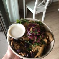 The Greek Gyros bowl (€14,00) with vegan gyros and no tzatziki to fully veganize it. Bulgur, seitan, half a grilled aubergine, real kalamata olives… it is amazing!  at SLA - Catharijne in Utrecht