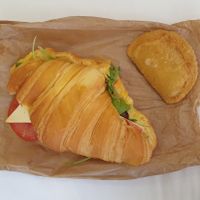 Croissant with ham and cheese / Rissão de Camarão at Moko Veggie Cafe - Anjos in Lisbon