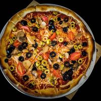 pizzas de Sawabona 

Margarita
Olivia- queso mozarella, jitomate cherry, champiñones y aceitunas
Porky lover- arrachera, chorizo y cebolla morada at Olio Mercado Vegano in Playa Del Carmen