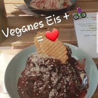 Spaghetti Eis als Radfahrpause at art & wEISe in Monheim Am Rhein