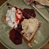 Vanilla cherry waffle at art & wEISe in Monheim Am Rhein