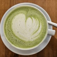 Matcha Latte mit Hafermilch at art & wEISe in Monheim Am Rhein